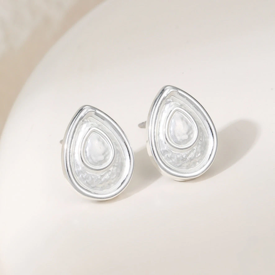 Raindrop Cluster Statement Necklace - Image 4