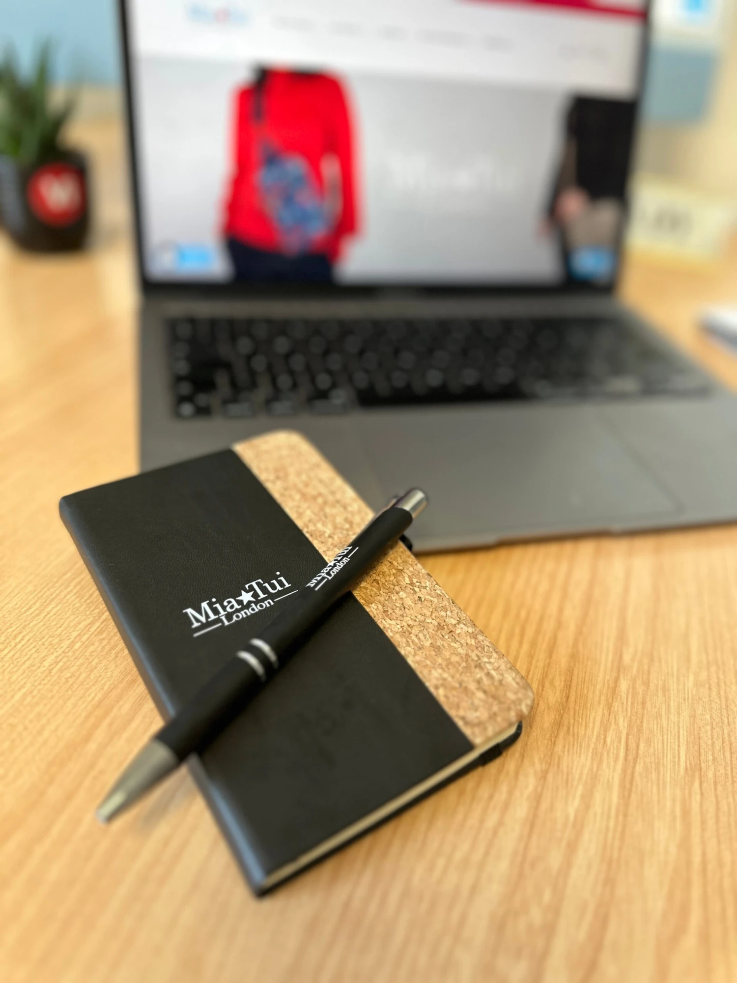 Mia Tui Notepad & Pen Set Inc Refill