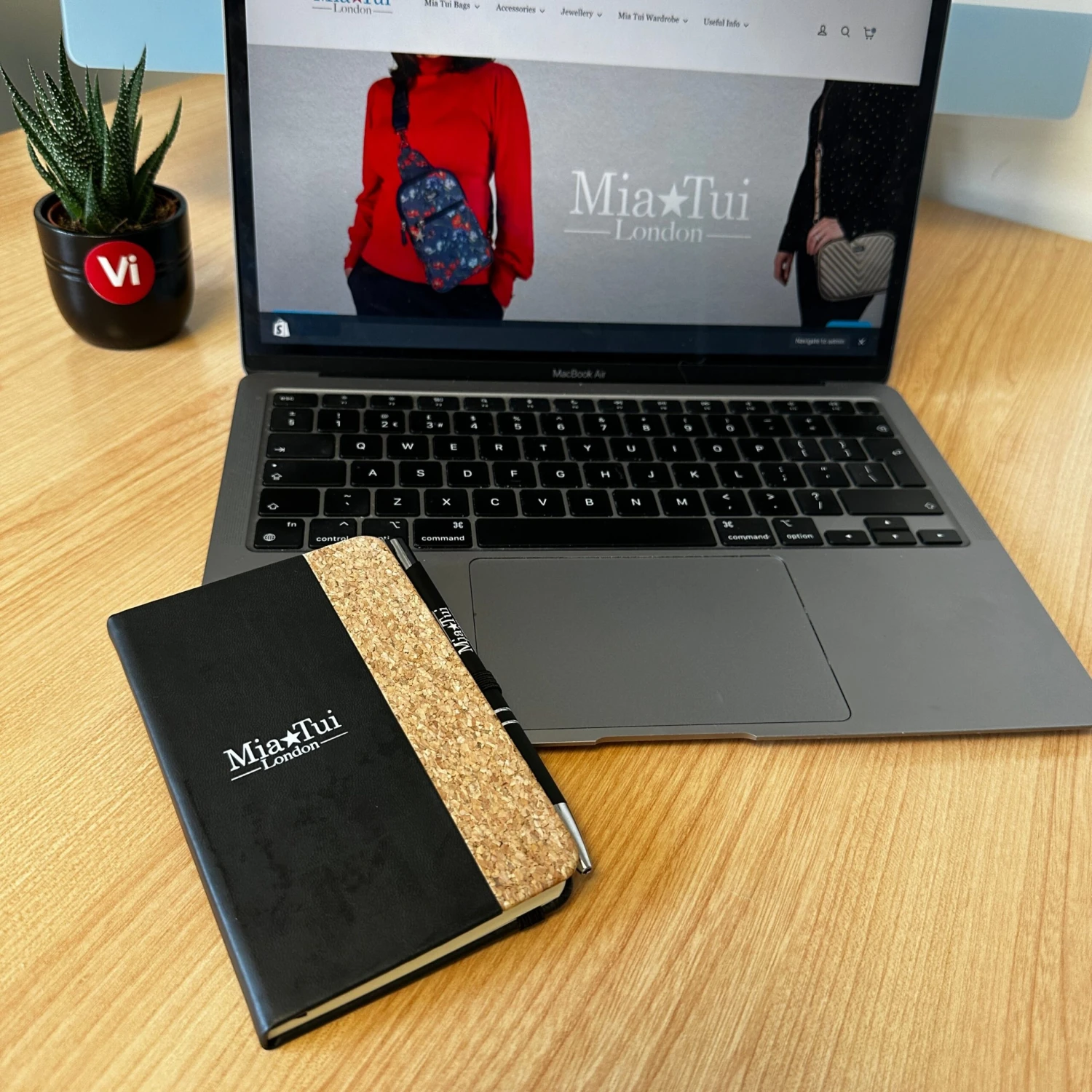 Mia Tui Notepad & Pen Set Inc Refill - Image 2